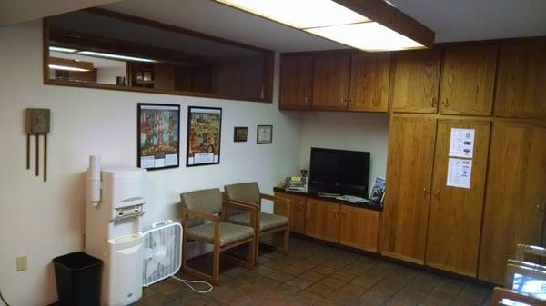 Air conditioned waiting room with TV, today's paper, cold water, magazines and a wonderful book about AZ natural landscapes.