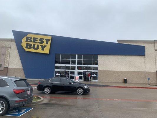 Best Buy entrance