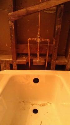 We remove an re-set bath tubs and vales for an estemated cost of 600-900. We can usually get this done in the same day.