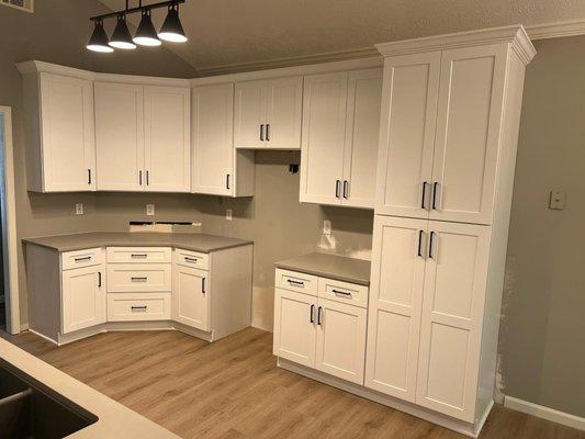 Shaker White Kitchen Cabinets Installation near Peachtree City