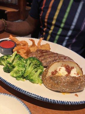 Surf & Turf Walt's Favorite Shrimp & 7 oz. Sirloin*