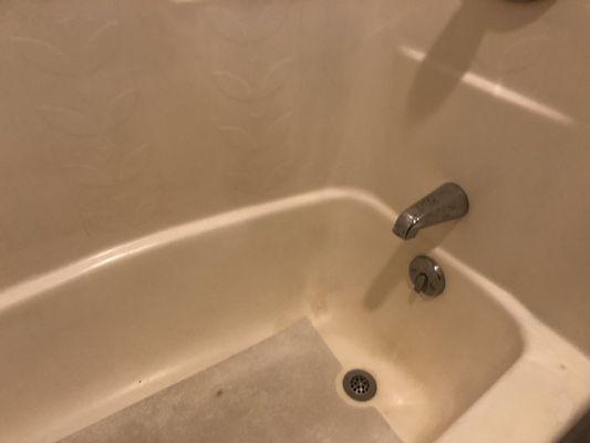 The dirtiest tub I have ever seen in a hotel stains filth awful