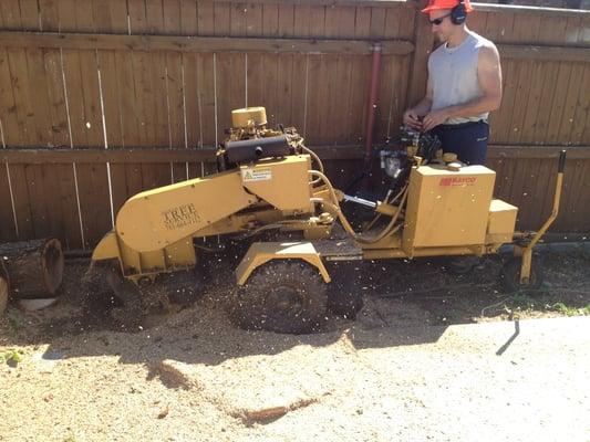 Stump grinding in tight spaces