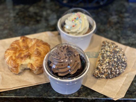 Hand pie with meat, cupcakes, salted caramel croissant