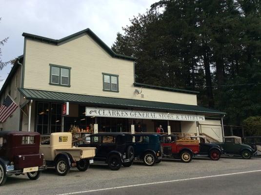 Beaver Chapter, MAFCA, Model A Club has lunch at Clarke's!