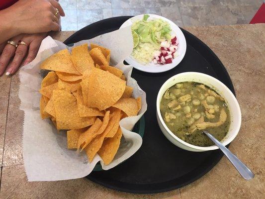 Pozole verde de pollo