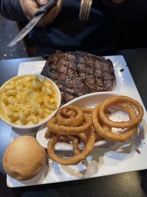 Ribeye w/ Mac n cheese & onion rings