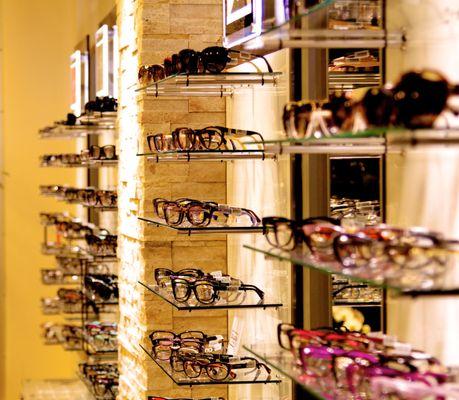 Wide selection of Frames and Best Technology in Lenses