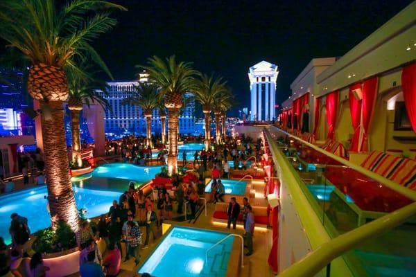 Drais rooftop nightclub and Beach Club