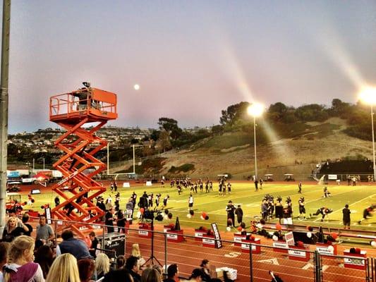 Homecoming. Friday night lights. Full moon. All on Fox Sports West.