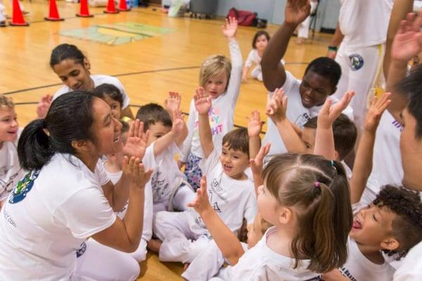 Professora Joy teaches kid's class