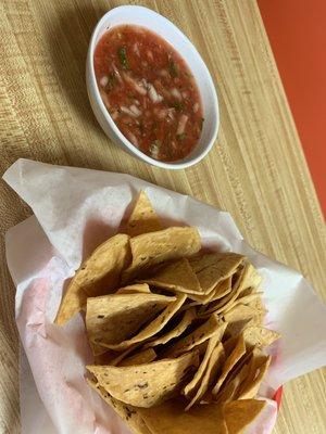 Welcomed to Ximena's with very fresh homemade and different (in a delicious way) Chips & Salsa! Good start!!