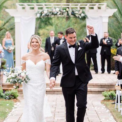 That "I Do & I Did" feeling ! Wedding florals are some of my favorite to create ! Photo by: Saradipity Photography, Jacksonville, FL