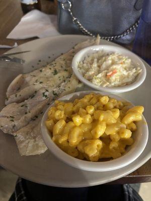 Baked fish with Mac & cheese and coleslaw