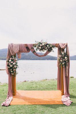 Wedding flower arrangement