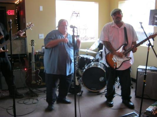 A Ton of Blues plays to a roomful of fat guys every Sunday 2-8!