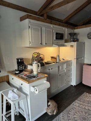 Very clean & well stocked kitchen w/fridge & cooktop...even comes w/coffee maker & supplies!