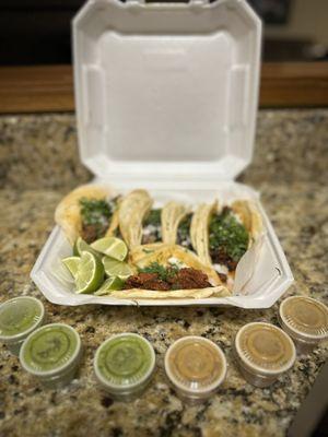 Tacos de Chorizo, Barbacoa y Asada con salsa habanero y salsa aguacate!