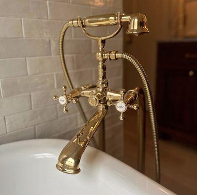 Beautiful tub faucet!