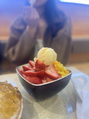 MangoBerry Milk Shaved Ice (Medium)