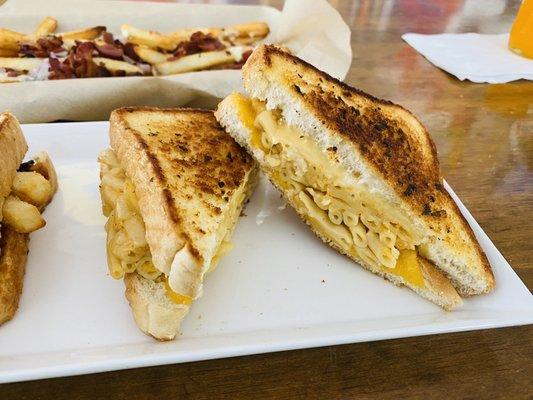 Grilled Mac & Cheese