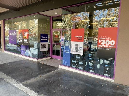 Welcome to Mattress Firm (Fremont Blvd Side)