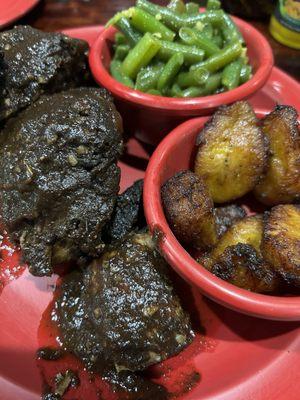 Jerk white meat chicken with plantains and green beans