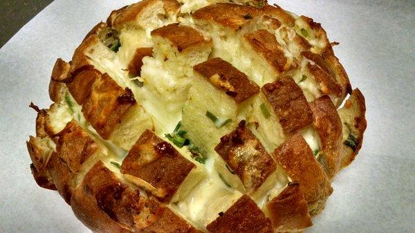 Garlic Cheesy Pull Apart Bread