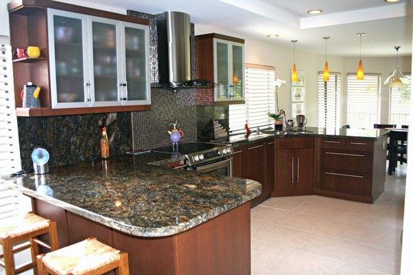 Here is a kitchen we designed. Let us help you design your dream kitchen.