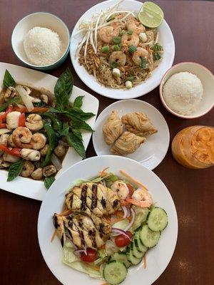 Chicken Curry Puff, Seafood Hot Basil, UD Salad, Shrimp Pad Thai, Mango Iced Tea