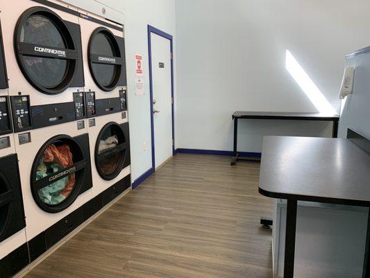 Lean and spacious laundry service