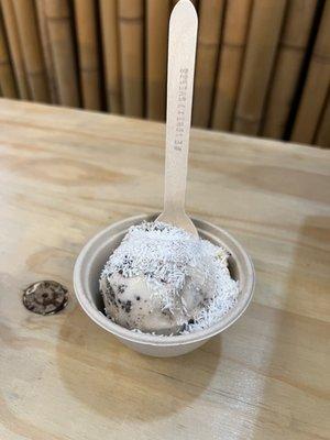 Oreo ice cream with coconut toppings