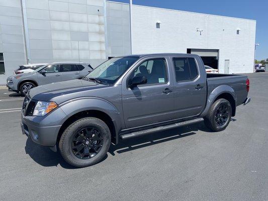 Picking up this 2021 Nissan Frontier SV 4WD Midnight Edition for my customer in Roseville.