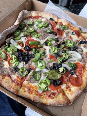 14" Italy's Deluxe with black olives and jalapeños added