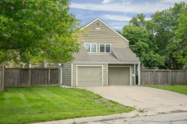 Hawthorn Place Townhomes 2300 Hawthorn Dr Lawrence, KS 66047