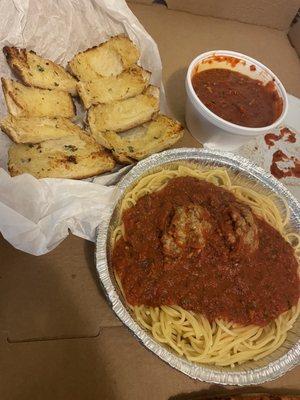 Spaghetti with Meatballs, Garlic Bread & extra marinara sauce