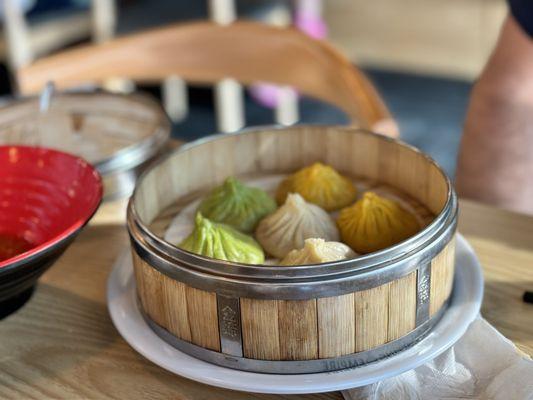 6 Tri-Color Steamed Soup Buns