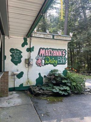 Mary Annes Dairy Bar