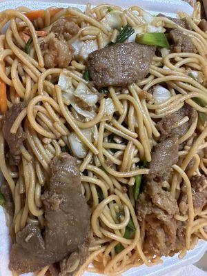 Faux Beef Lo Mein using "spaghetti noodles." A culinary crime as the texture of the noodles is completely different.