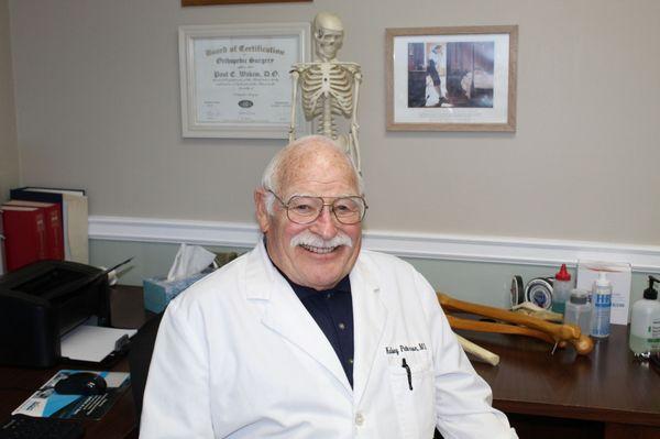 Dr. Kelsey Peterson has been in practice since 1975. He treats and evaluates orthopedic injuries of PPO and worker's compensation patients.