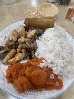 Hibachi chicken with white rice and a spring roll.