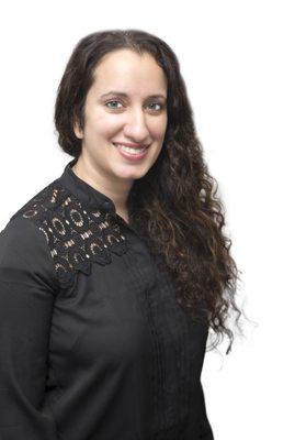 Dr Naila Farukhi - Orthodontist