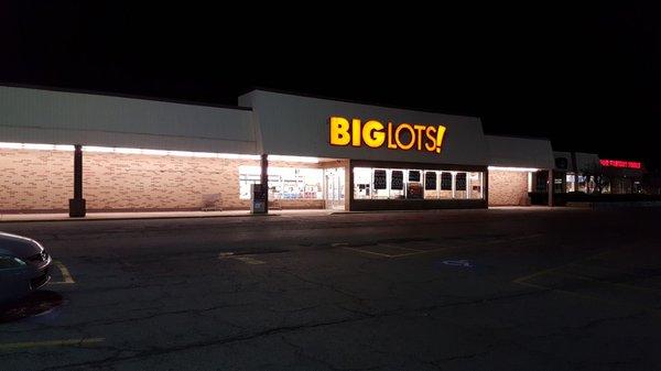 Storefront for Big Lots! Lima