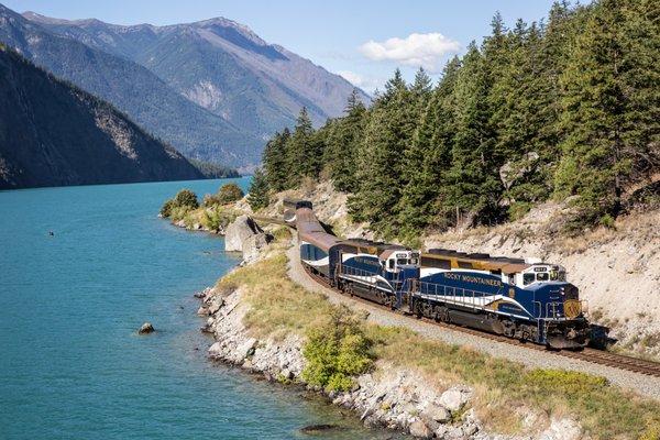 Rocky Mountaineer Luxury Train Tour in Western Canada