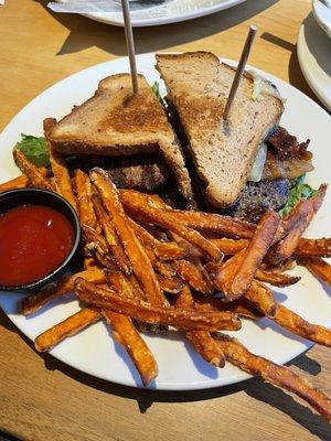 Smash burger with sweet potato fries