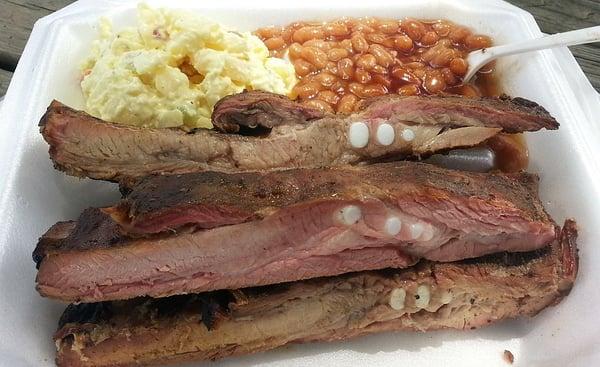 Barbeque ribs with potato salad and baked beans