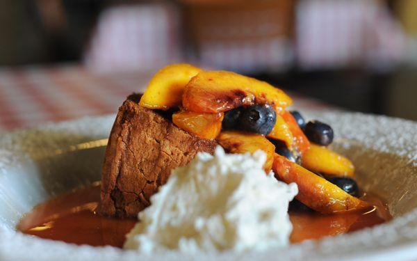 Pound cake with Blueberries and Peaches