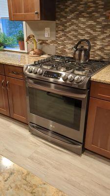 Petrillos Appliance Oven Install