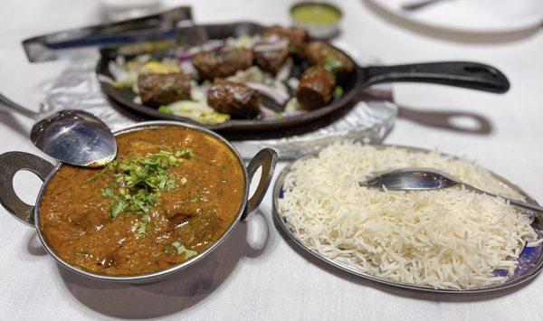 Lamb Vindaloo - Lamb and potatoes sautéed with spicy tangy sauce.  One of our favorite dishes!