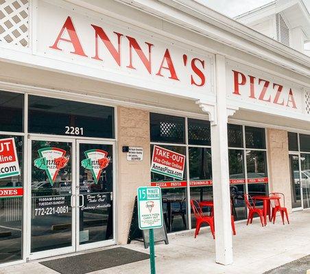 Anna's Pizza (front)